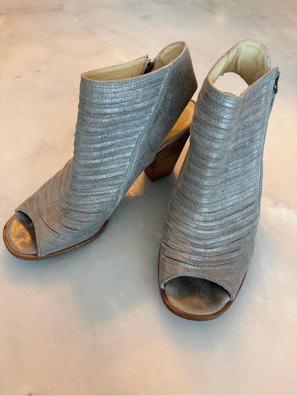 Paul Green “Cayenne” Metallic Taupe Peep-Toe Ribbed Block Heel Bootie size 5.5